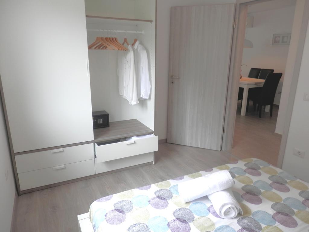 Luna Apartment Porec Esterno foto