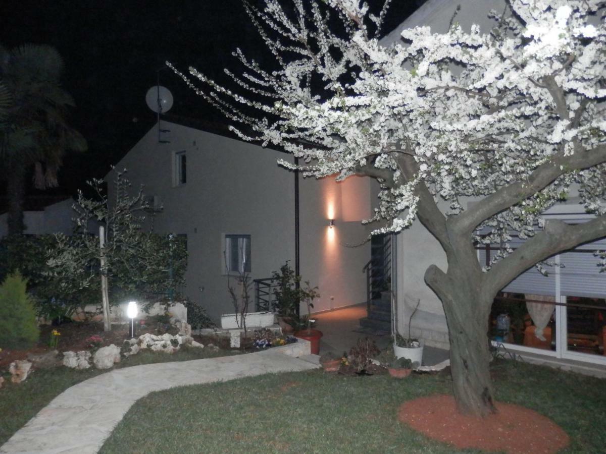 Luna Apartment Porec Esterno foto