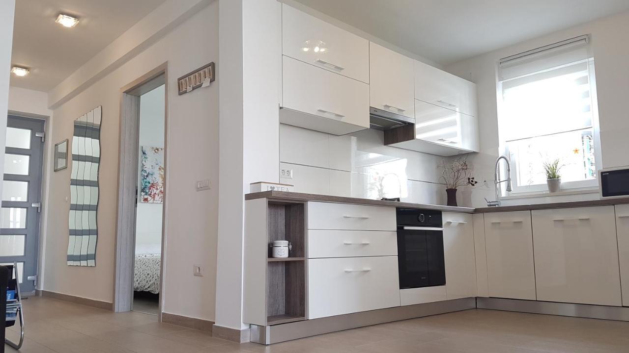 Luna Apartment Porec Esterno foto